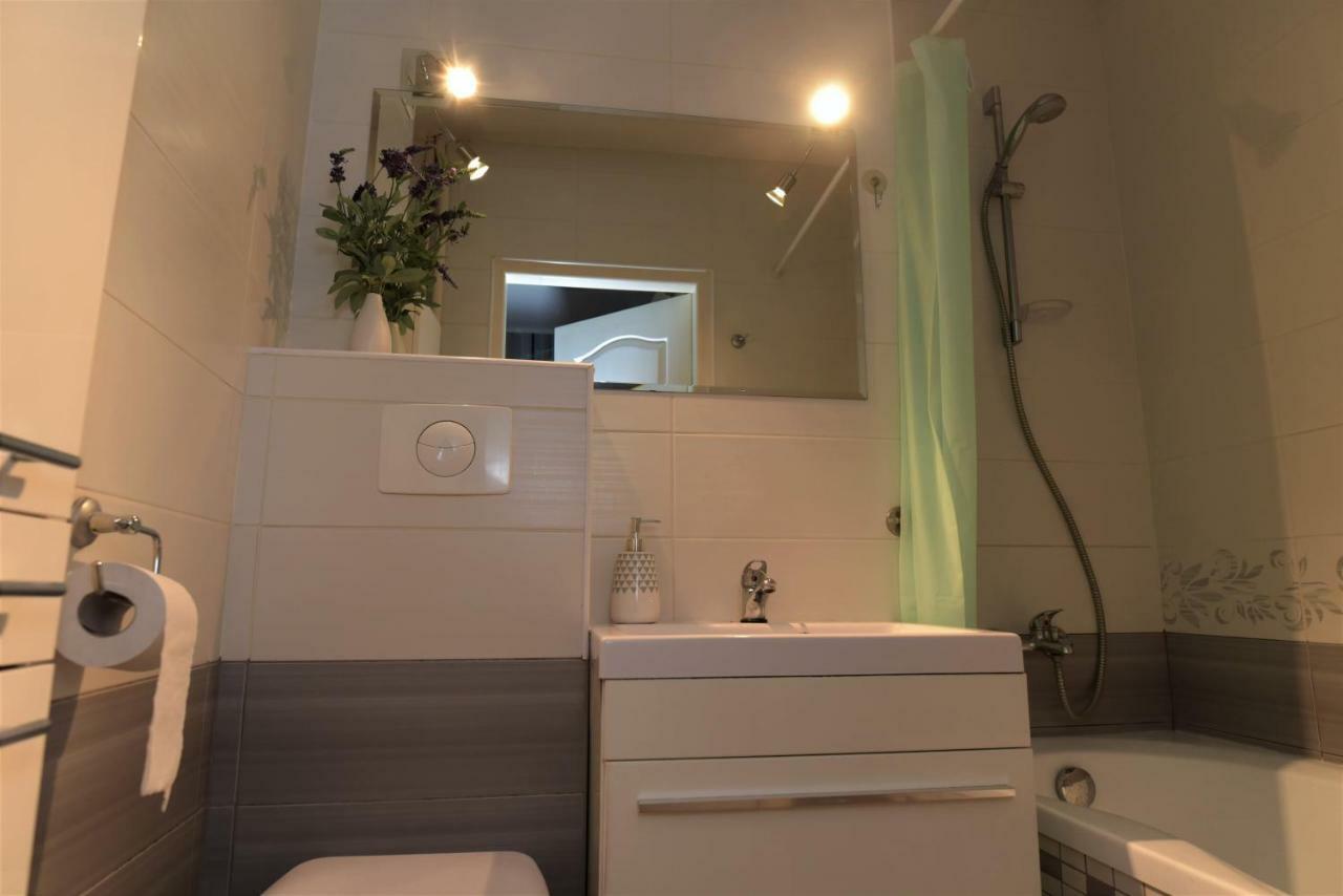 Hello Warsaw! Calm Artistic City Center Apartment エクステリア 写真